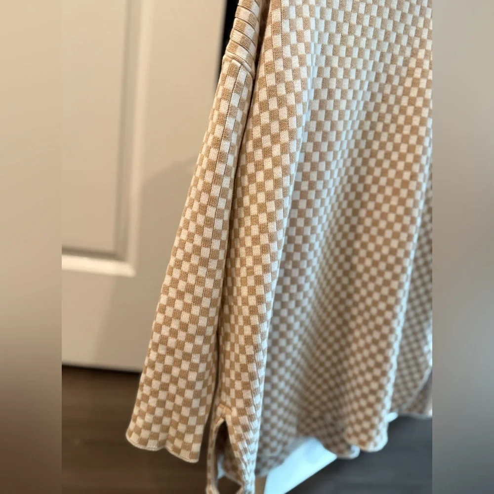Vintage tan & white checkered oversized sweater - Picture 5 of 5